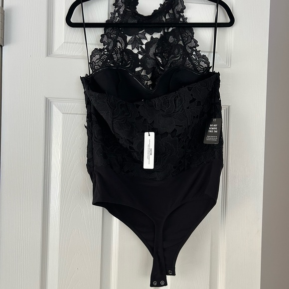 Express NWT Elegant Black Lace Halter Body Suit Sz L - Picture 5 of 7
